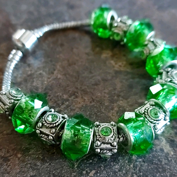 Green Gemstone Charm bracelet - Picture 1 of 4